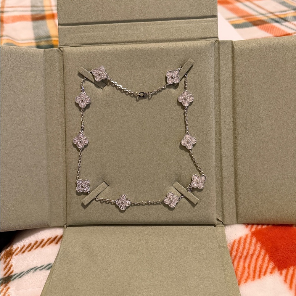 Elegant Silver Floral Necklace
